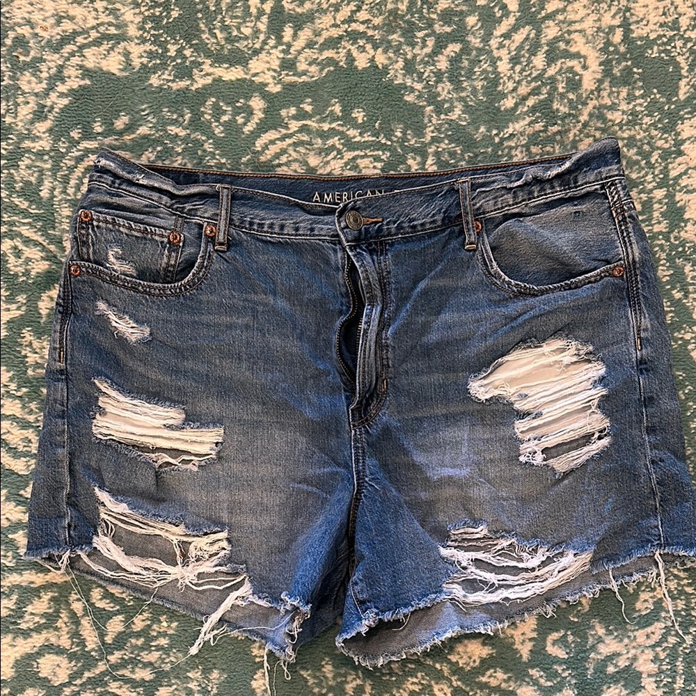 American Eagle 90's boyfriend short size 16